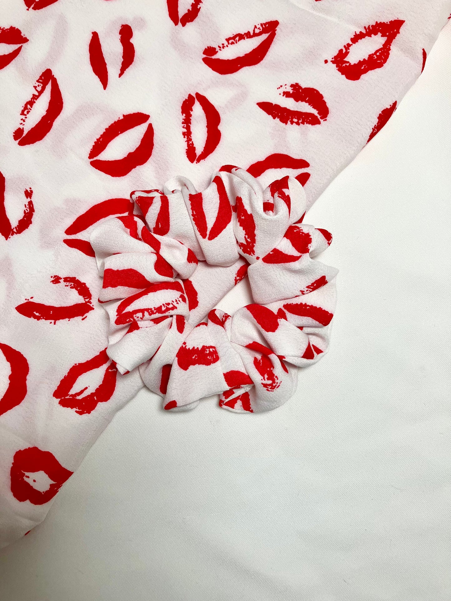 White Kiss XL Scrunchie