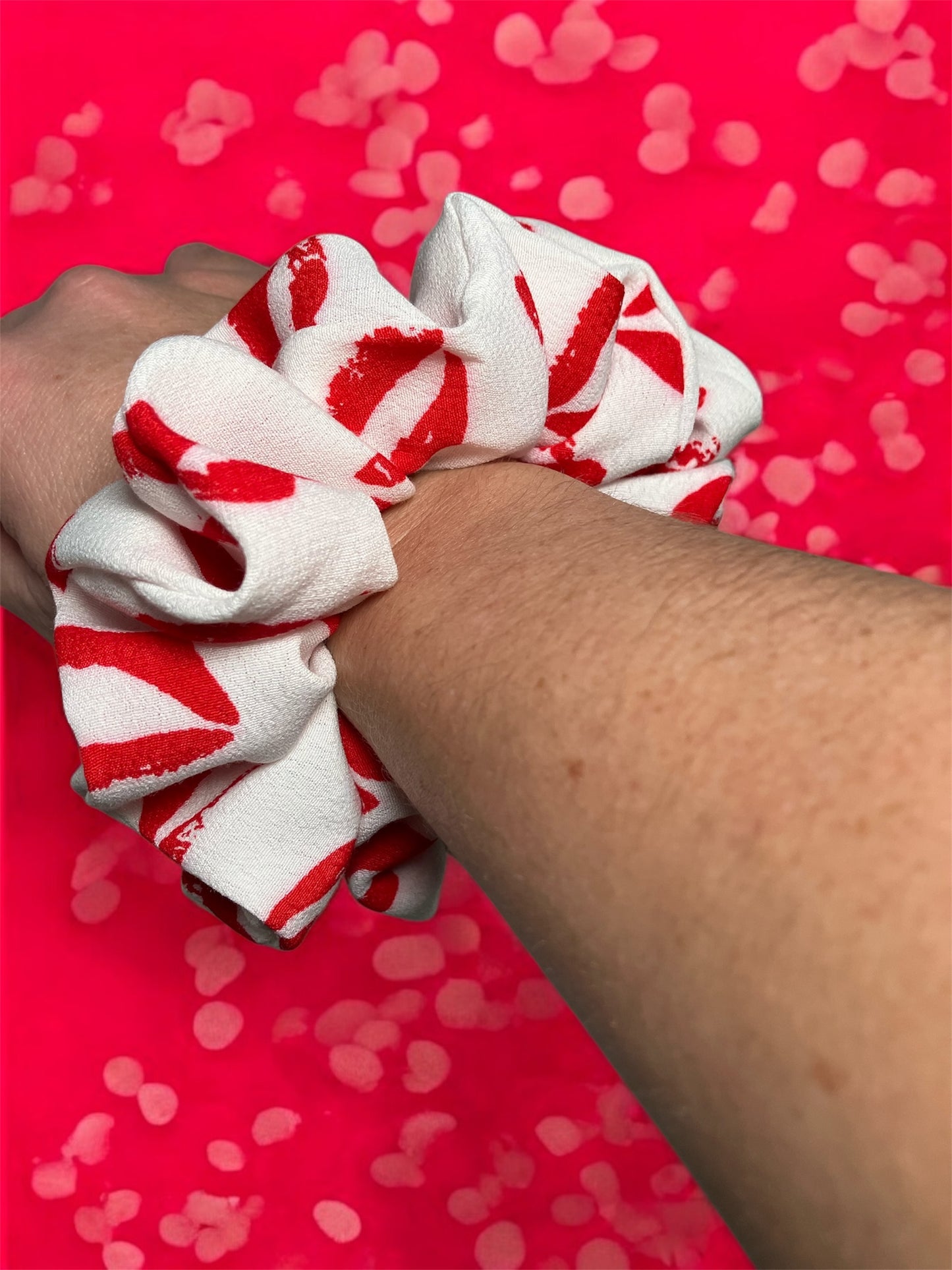 White Kiss XL Scrunchie